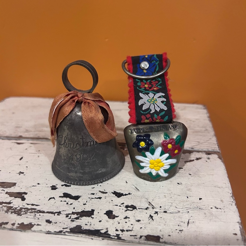 Decorative Silver Christmas 1992 bell Cowbell with‎ Floral Strap